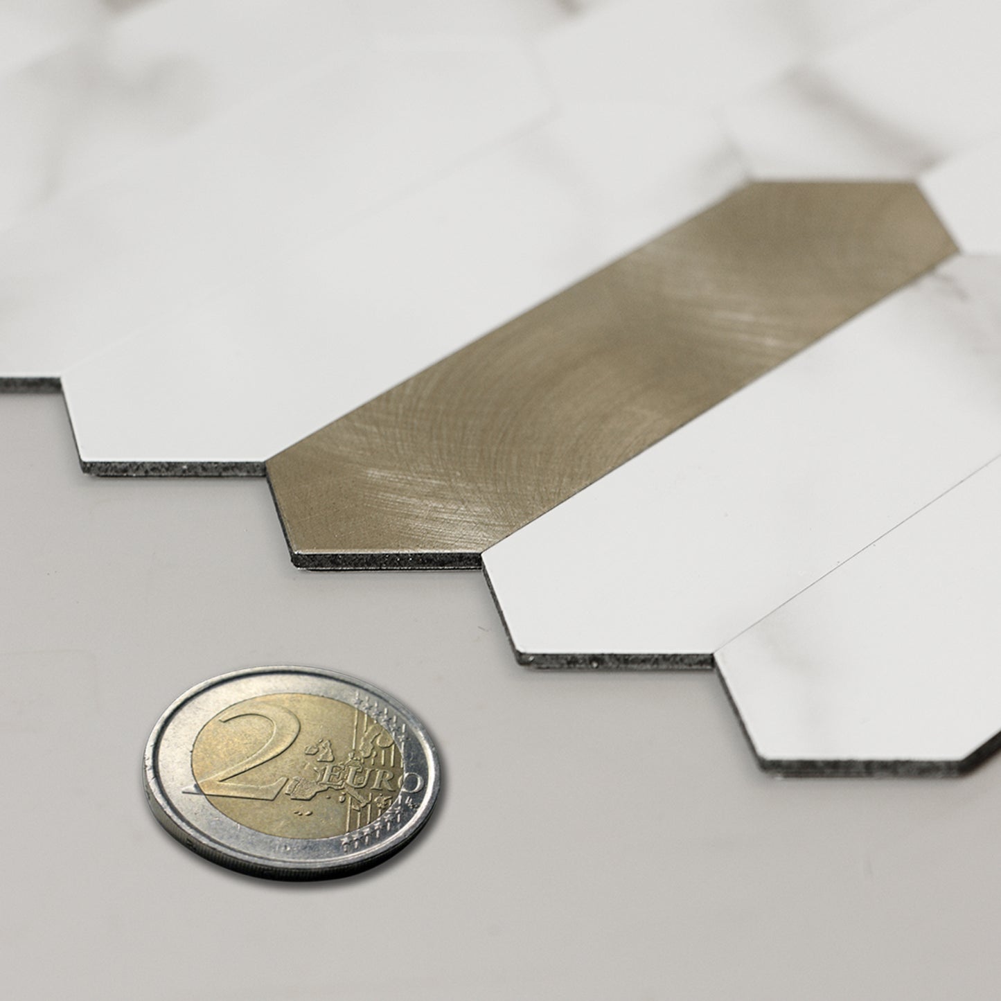 WJX-684 Luxus+++: luxuriöse und selbstklebende Küchenrückwand (Hochglanz Weiss- Gold 31cm x30cm x4mm) neues Modell 2025